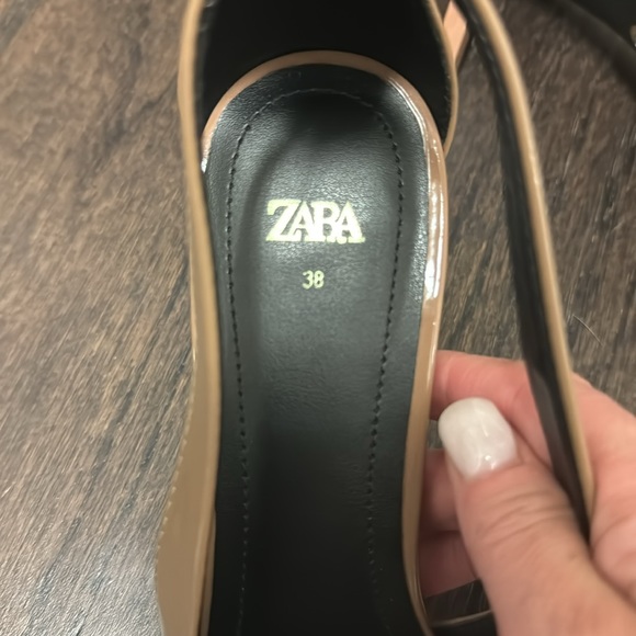 Zara taupe patent low heel - Picture 3 of 4